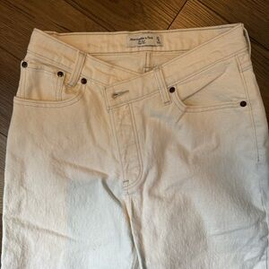 Abercrombie High Rise Dad Jean Size 27/4